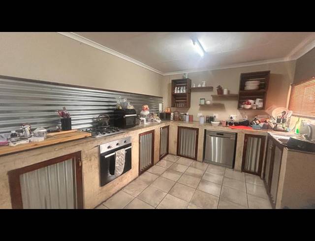 5 BEDROOM HOUSE FOR SALE IN MEYERVILLE